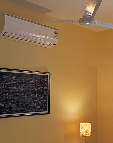 Comfortable climate control with air conditioner and fan