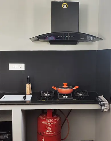 Fully equipped kitchen with dedicated gas cooking area