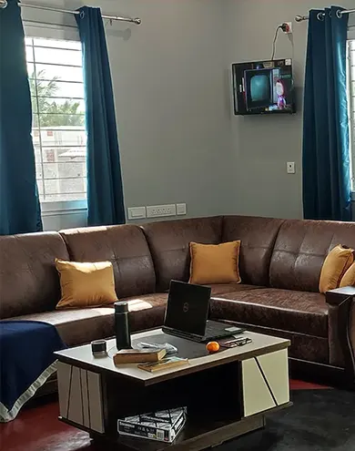 American-style kitchen opening onto the living room